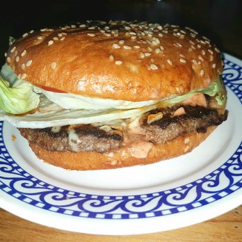 Wagyu Burger - Burger groß mit scharfer Sauce - Burgers Near Me - Thalgau, 5 Wagyu Burger - Burger groß mit scharfer Sauce - Burgers Near Me - Thalgau, 5