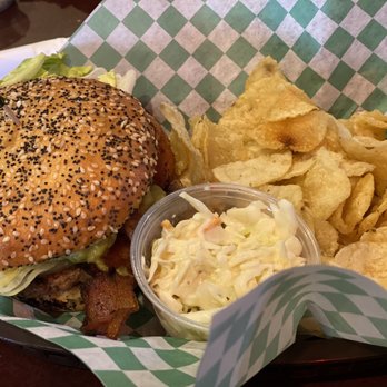 5-8 Grill & Tap - Gluten free bun kettle chips - American Near Me - St Paul, Minnesota