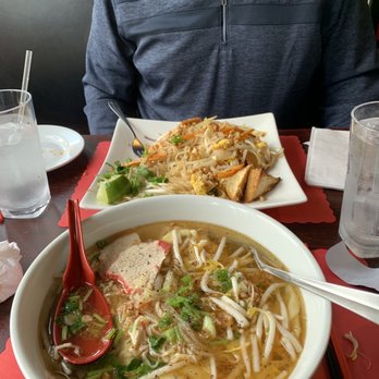 Sizzling Kitchen - Wonton soup and tofu pad thai - Italian Near Me - Lowell, Massachusetts