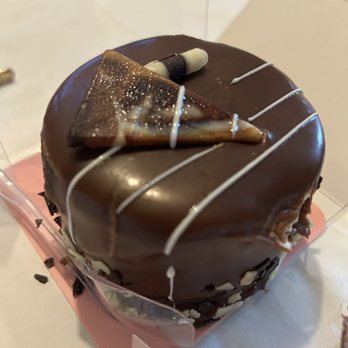 The Bakery Box - Milk chocolate cake - Desserts Near Me - Chicago, Illinois