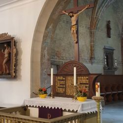 Heilig-Geist-Kirche - Altar