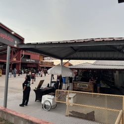 Monumental Plaza Garibaldi - Exterior