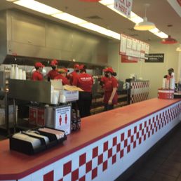 8 employees and I'm still waiting for a cheese burger