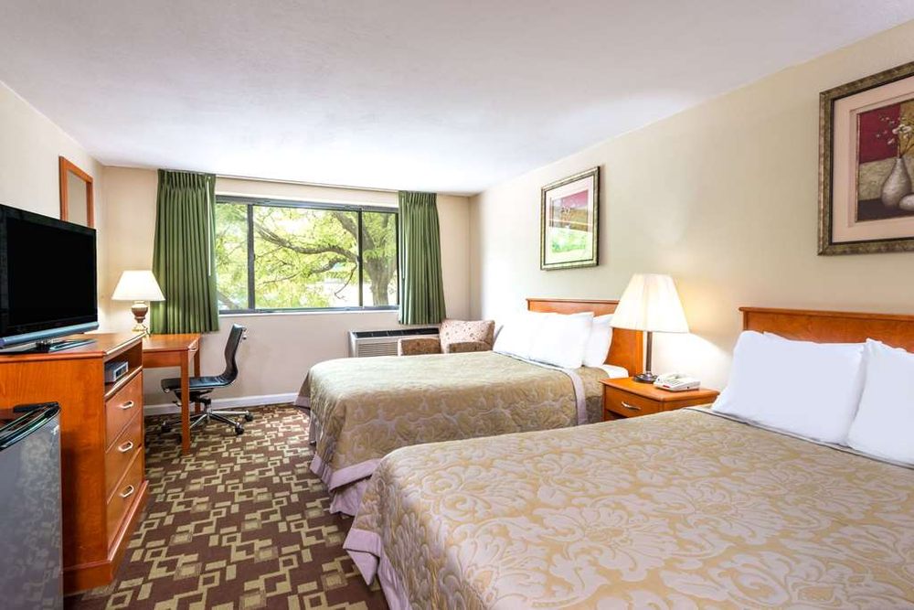 Super 8 by Wyndham Watertown/Cambridge/Boston Area