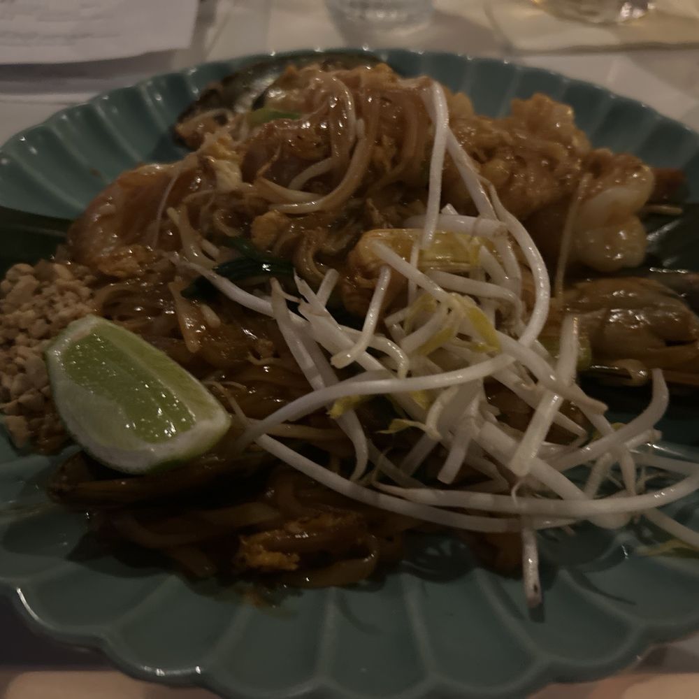 TALAY - Seafood pad Thai - Thai Near Me - Orlando, Florida TALAY - Seafood pad Thai - Thai Near Me - Orlando, Florida