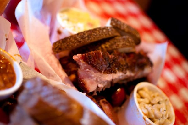 Leo's BBQ by null