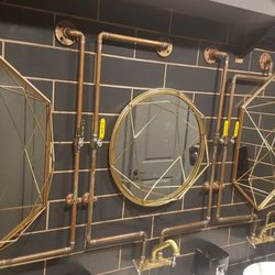 Zeppelin - toilettes du demi sous sol - très original