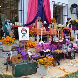 5 Festival de Muertos - Altar hecho por empleados de galería.