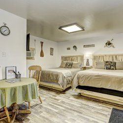 Cascade Lake Inn - This room has two queen beds and a full kitchen.