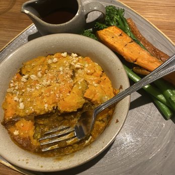 The St George's Tavern - Lentil vegetable Shepards pie - Pubs Near Me - London, XGL