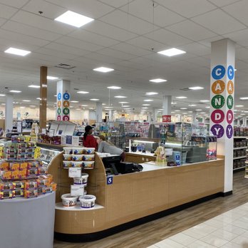 Boscov's - Candy counter in the middle of the store - Department Stores Near Me - Niles, Ohio