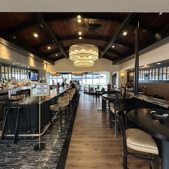 McCormick and Kuleto's - Inside bar area - Seafood Near Me - San Francisco, California