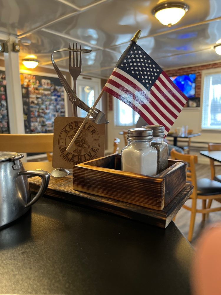 KORNER BEEHIVE Updated October 2024 20 S Main St, Villa Grove, Illinois Ice Cream & Frozen