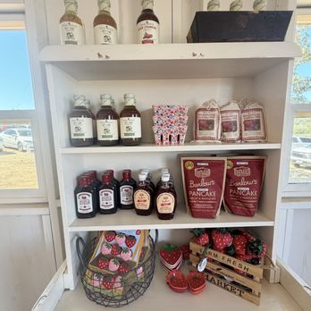 Kenny's Strawberry Farm - Fruits & Veggies Near Me - Fallbrook, California