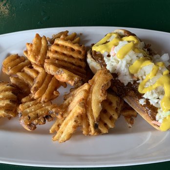 Gilligans Bar & Grill - West Virginia hot dog - Bars Near Me - Kihei, Hawaii Gilligans Bar & Grill - West Virginia hot dog - Bars Near Me - Kihei, Hawaii