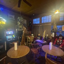 Hoist House Tavern - Bar area