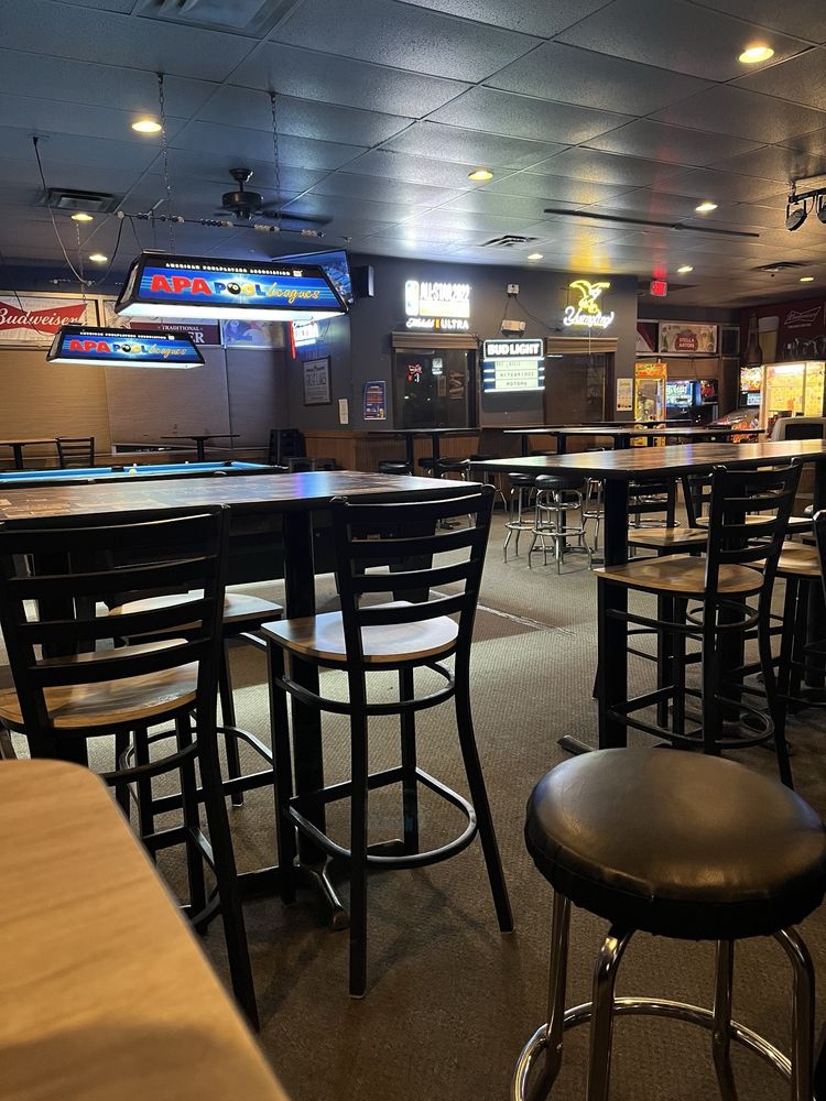 Chuggers Bar & Grill Logo