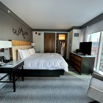 Loews Chicago Hotel - Suite room - Hotels Near Me - Chicago, Illinois Loews Chicago Hotel - Suite room - Hotels Near Me - Chicago, Illinois
