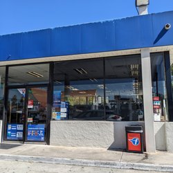 Marathon - Outside the convenience store. Storefront.