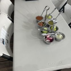 El Gran Pastor - Salsa bar on table