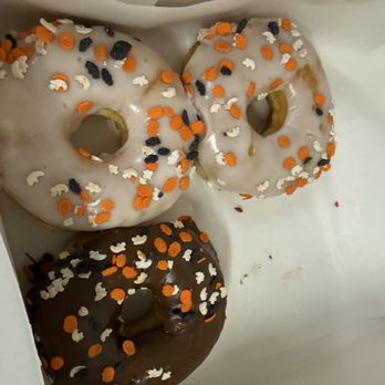 The Crazy Bakery - Seasonal fall donuts - Desserts Near Me - Woodland, California The Crazy Bakery - Seasonal fall donuts - Desserts Near Me - Woodland, California
