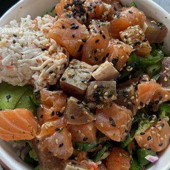 Poke n Salad - Regular Poke Bowl with white rice & albacore and salmon - Poke Near Me - Temecula, California