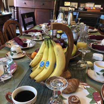 Banana Courtyard - Table at breakfast - Bed & Breakfast Near Me - New Orleans, Louisiana