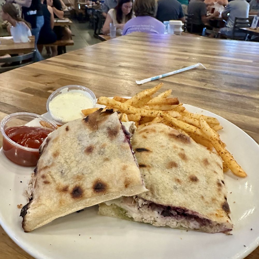 TennFold Brewing - Blueberry Chicken Sandwich (DS) - Pizza Near Me - Nashville, Tennessee