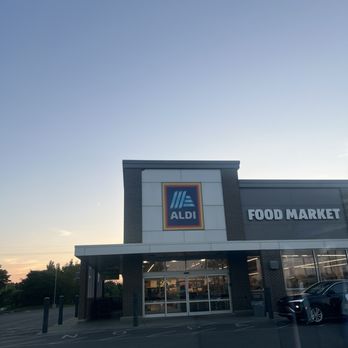 ALDI - Storefront - Grocery Near Me - Brown Deer, Wisconsin ALDI - Storefront - Grocery Near Me - Brown Deer, Wisconsin