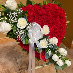 MC Designz Floral Arrangements - Solid Heart