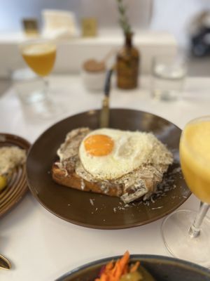 Motek Flatiron by null