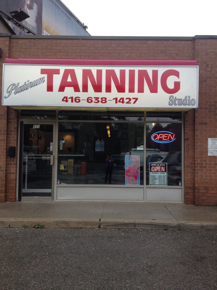 Platinum Tanning Studio Logo