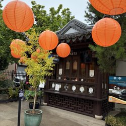 Gray Line of Portland - Pink Trolley Sightseeing - The Chinese Garden