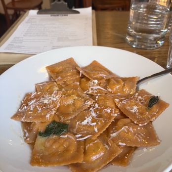 Spaghetteria Jan Hanzenstraat - Ravioli in sage butter - Italian Near Me - Amsterdam, New Hampshire Spaghetteria Jan Hanzenstraat - Ravioli in sage butter - Italian Near Me - Amsterdam, New Hampshire