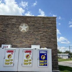 Buc-ee's - Ice priced right!