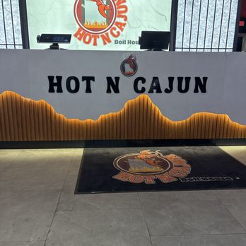 Hot N Cajun - Front counter - Seafood Near Me - Harvey, Louisiana Hot N Cajun - Front counter - Seafood Near Me - Harvey, Louisiana