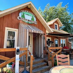 Dale & Candi's Cedar Lodge Restaurant