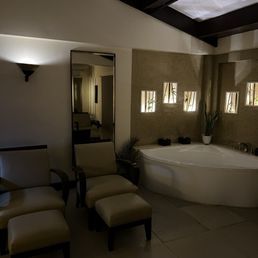 Tub and lounge