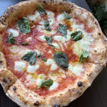 Comparu - Margherita Pizza - Italian Near Me - Niagara Falls, Ontario Comparu - Margherita Pizza - Italian Near Me - Niagara Falls, Ontario