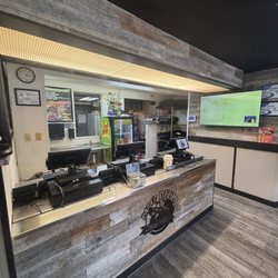 Papa's Pizza To Go - Counter inside