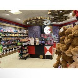 FAO Schwarz - Lots of plushies!