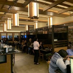 Tokie's - Big dining room, many assorted tables & booths