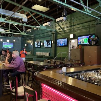 The Upper Crust - people sitting at a bar - Pizza Near Me - Gettysburg, Pennsylvania