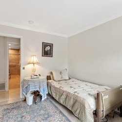 QUEEN'S HOME - QH 1 Privet room with patio door open to beautiful Backyard.