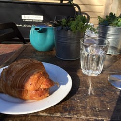 Kallista Deli - Nice croissants and baked goods.