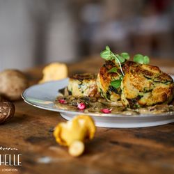 Küchenschelle - Spinatbrotknödel mit Pilzrahmsauce