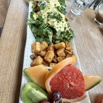 Ginkgo - Ginkgo Vege (vegetarian eggs Benedict) - Bars Near Me - Montreal, Quebec