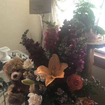 Pleasing Petals Flower Shop - Poor quality arrangement - Florists Near Me - Crosby, Texas