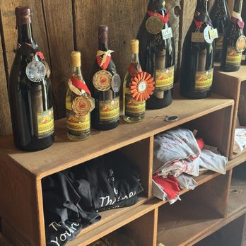 Saginaw Vineyard - Swag and award winning wines - Wineries Near Me - Cottage Grove, Oregon Saginaw Vineyard - Swag and award winning wines - Wineries Near Me - Cottage Grove, Oregon