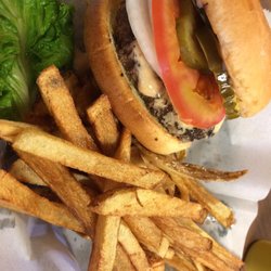 Shorthorn Bar & Grill - Cheap Burger with home fries